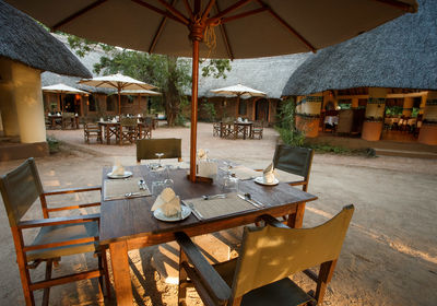 Restaurant and Courtyard